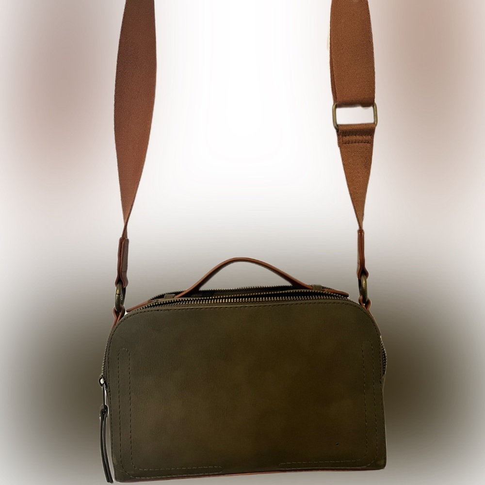 Dark Green and Tan Double Pocket Pocketbook!